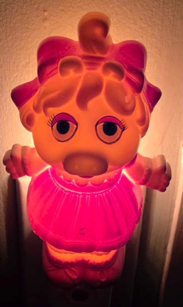 Vintage 1980s Muppet Babies Baby Piggy Plug-In Night Light! - photo 2