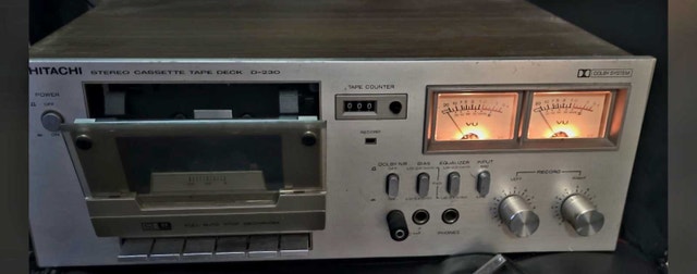 Works! Hitachi D-230 Stereo Cassette Tape Deck