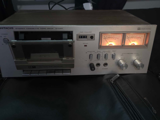 Works! Hitachi D-230 Stereo Cassette Tape Deck - photo 2
