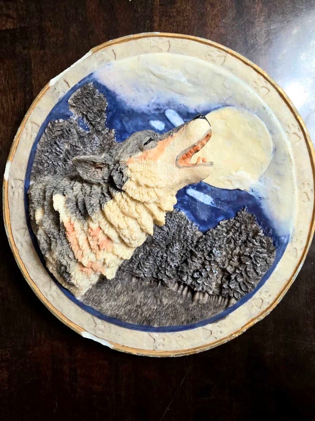 3D Heavyweight Relief Howling Wolf Moon Wall Plaque
