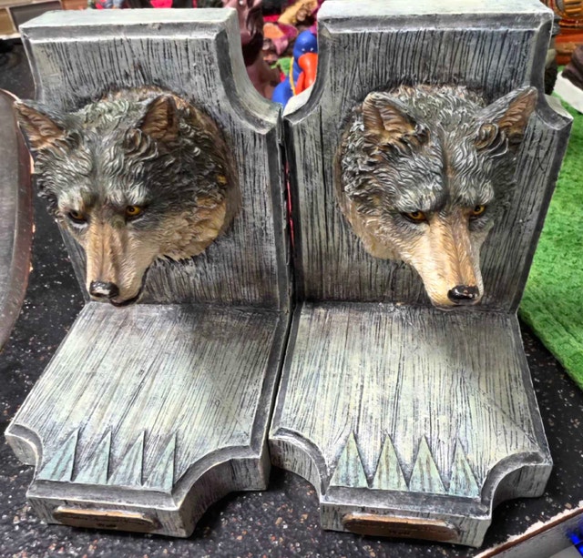 Heavy Duty Faux-Wood Wolf Head Bookends! - photo 4