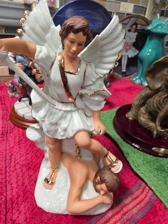 St. Michael Archangel Porcelain Figurine - photo 3
