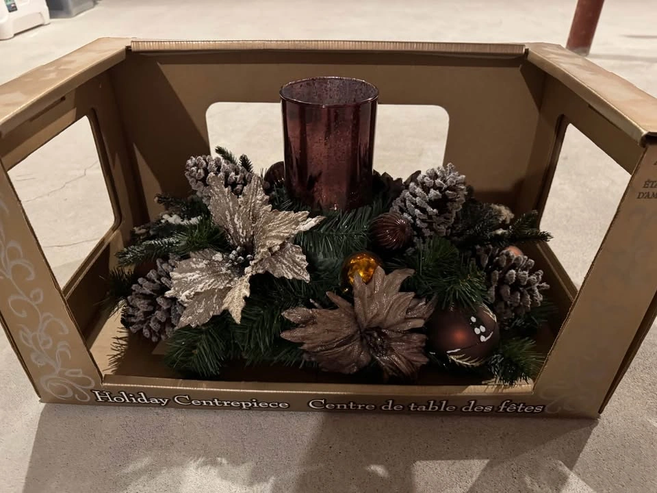 Holiday Floral Centrepiece - photo 2