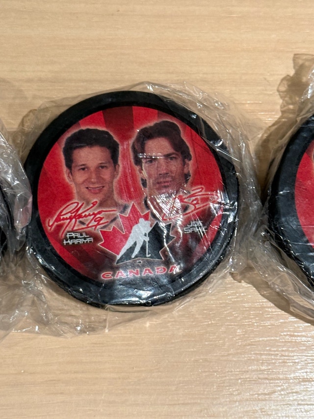 Team Canada Hockey Player Collector Pucks - photo 5