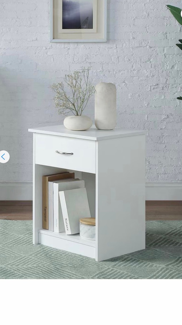 Set of 2 beautiful night stands