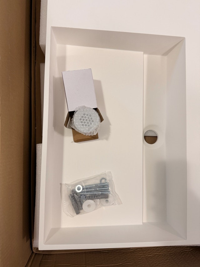 Brand new CastelloUSA Juniper 30" Wall Mounted Floating Sink - photo 5
