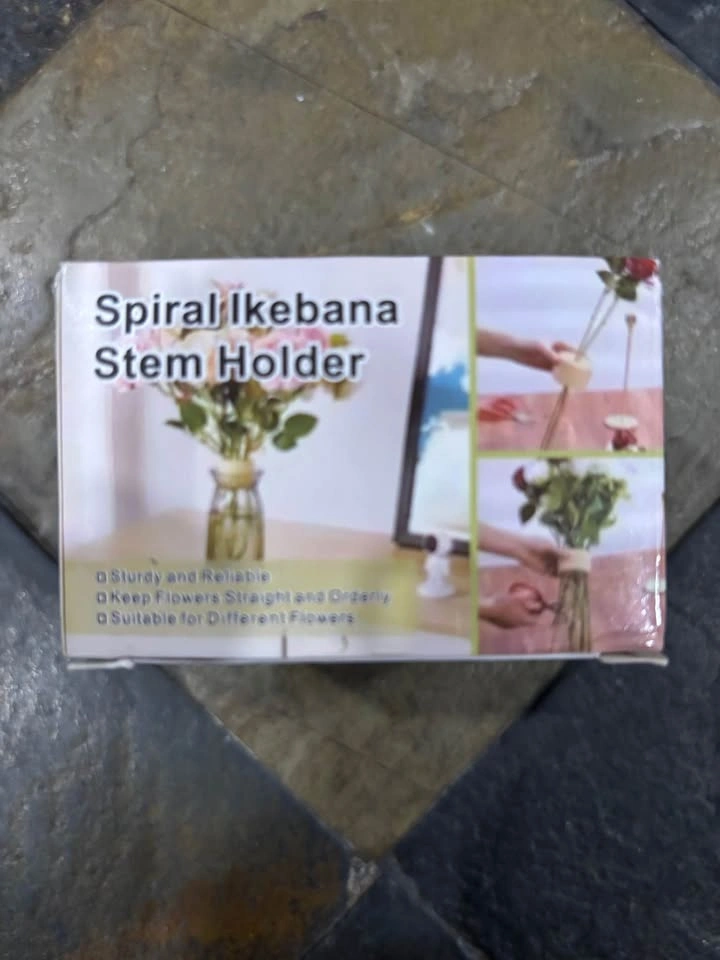 Spiral Ikebana Stem Holder (19 Holes) – Like New in Box - photo 4