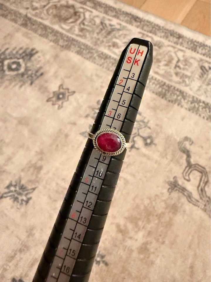 Red Garnet Gemstone Ring - 925 Silver