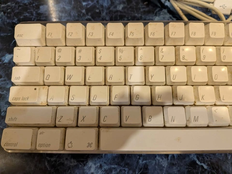 Apple keyboard - photo 2