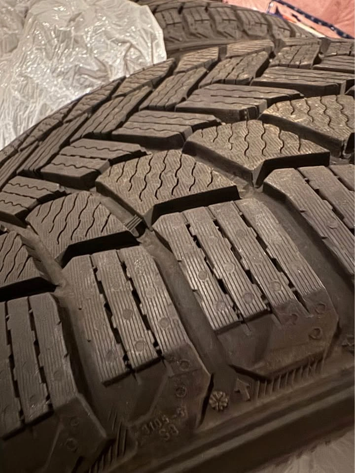 Michelin X-Ice Snow Tires 245/45 R 20 (Used One Winter) - photo 4