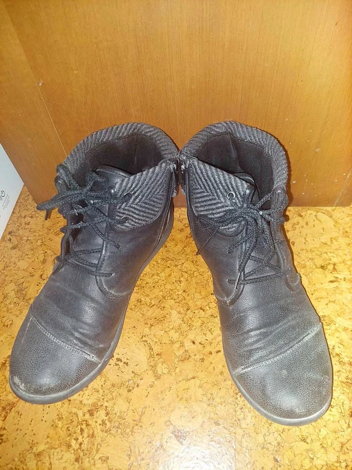 Woman's Leather Boots