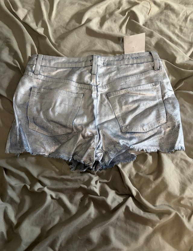 Refuge Denim Chelsea Shorts - photo 4