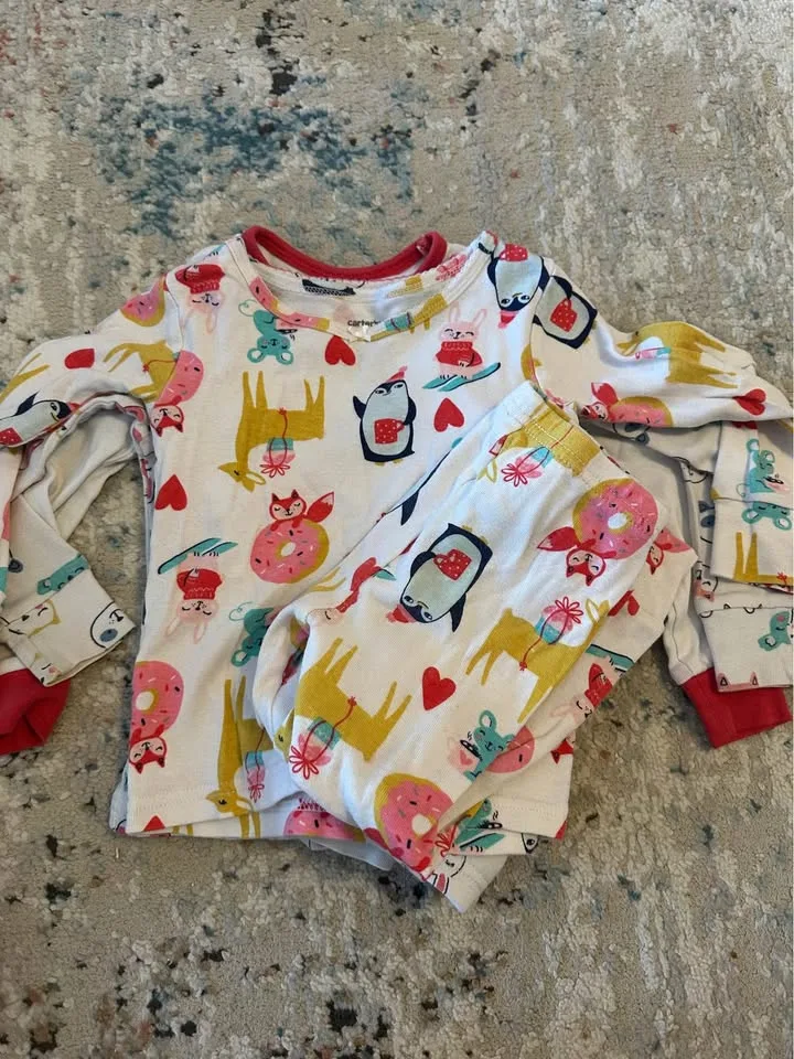 9 pairs of Toddler girl pajamas image indicator(3)