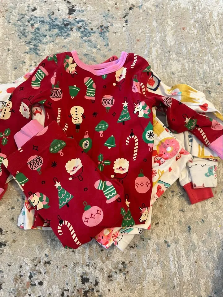 9 pairs of Toddler girl pajamas image indicator(4)