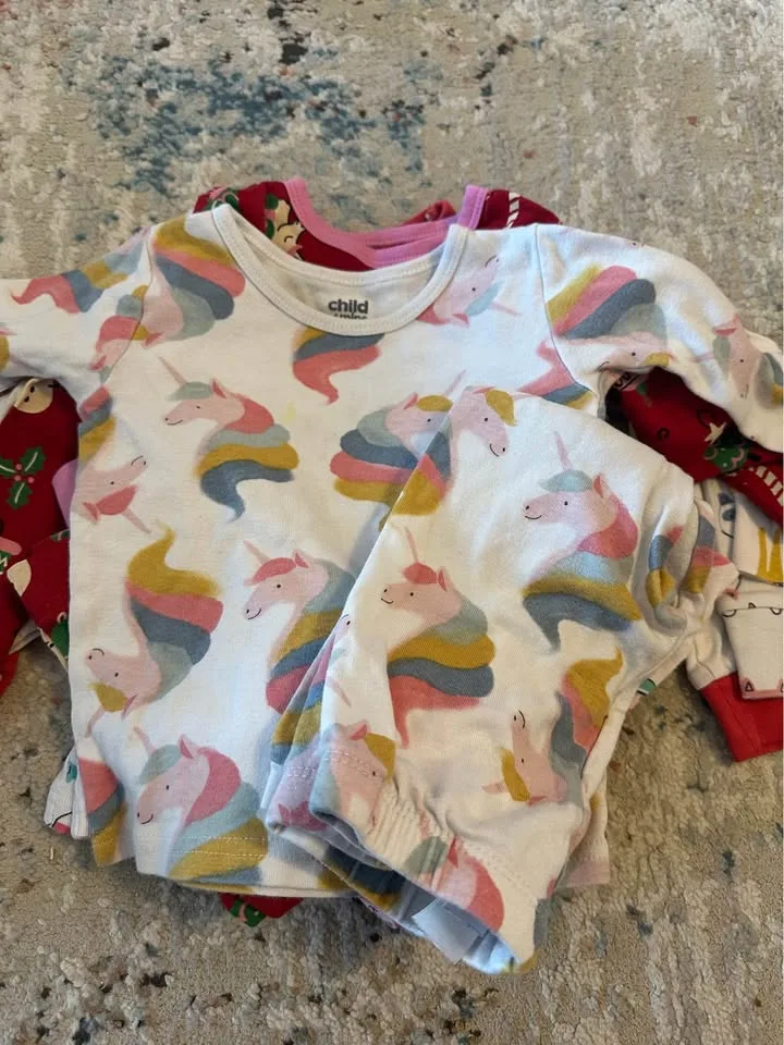 9 pairs of Toddler girl pajamas image indicator(5)