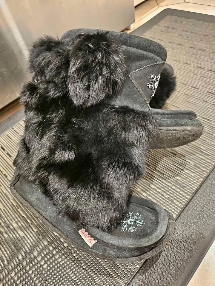 Soft Moc Moccasain Boots size 8 thumbnail