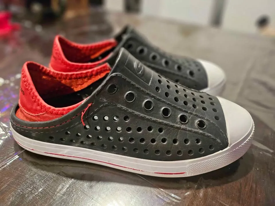Sketchers size 2 thumbnail