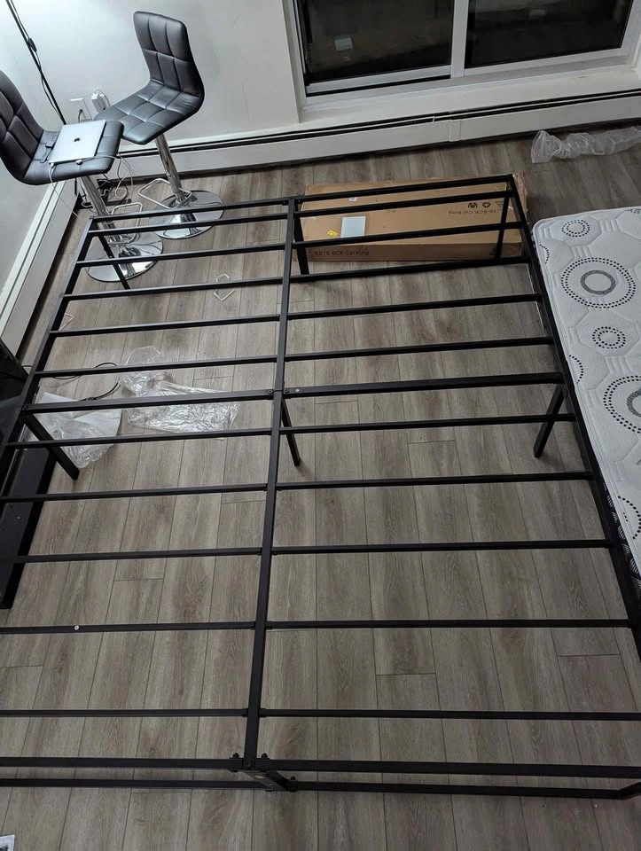 King size bed frame - photo 2