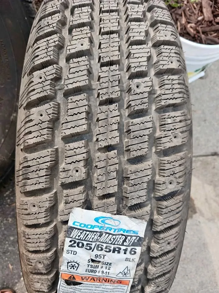 205 65 r16 Cooper Weather Master Winter Tire - New thumbnail