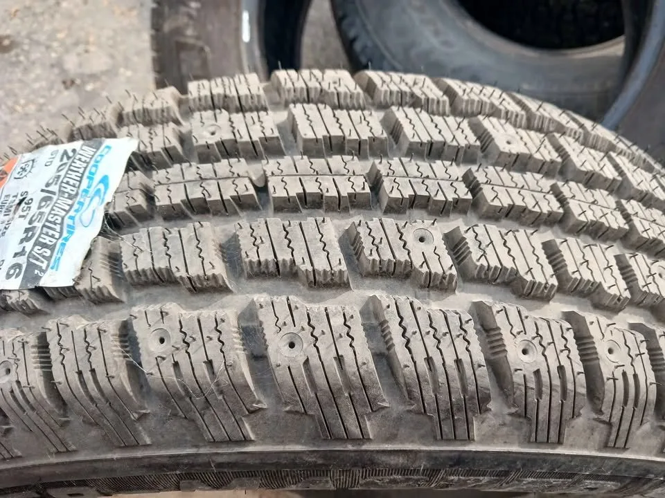 205 65 r16 Cooper Weather Master Winter Tire - New image indicator(2)