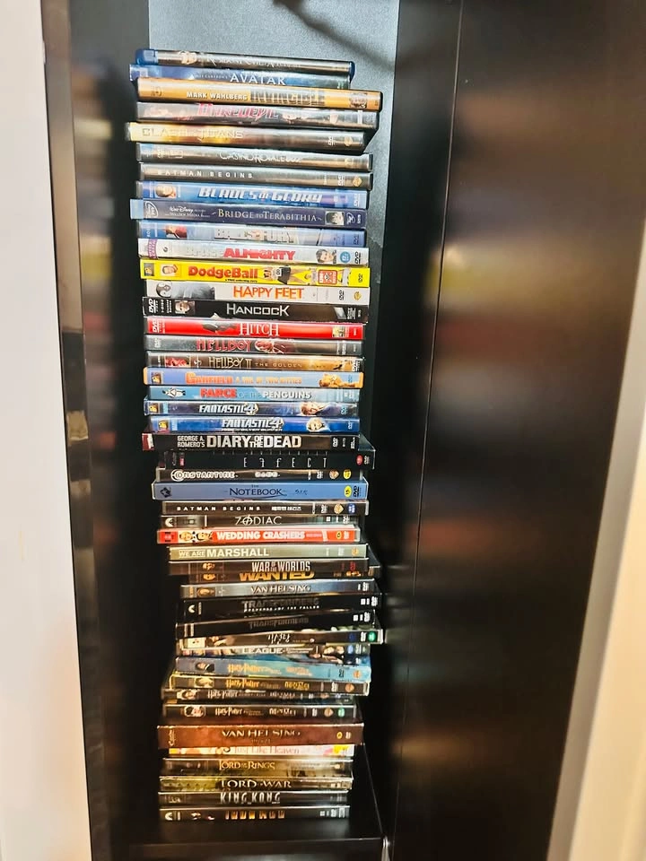 IKEA DVD cabinet + 80 DVDs and Blu-rays + Two DVD/Blu-ray player - photo 2