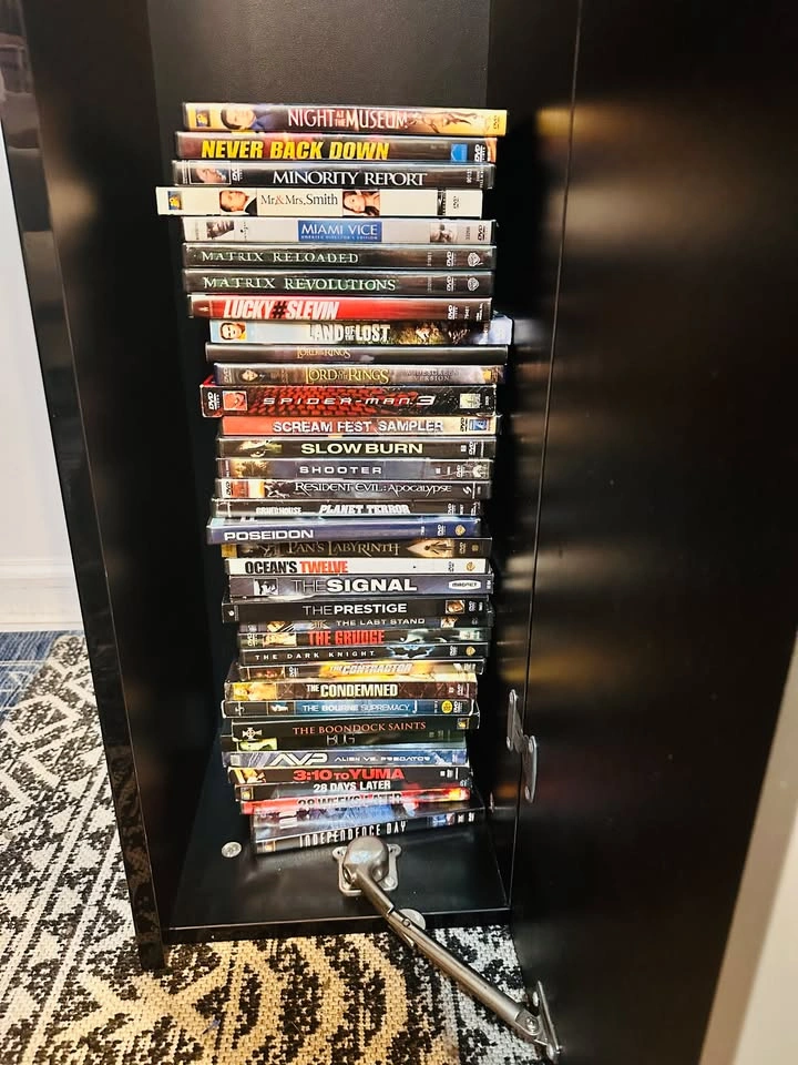 IKEA DVD cabinet + 80 DVDs and Blu-rays + Two DVD/Blu-ray player - photo 3