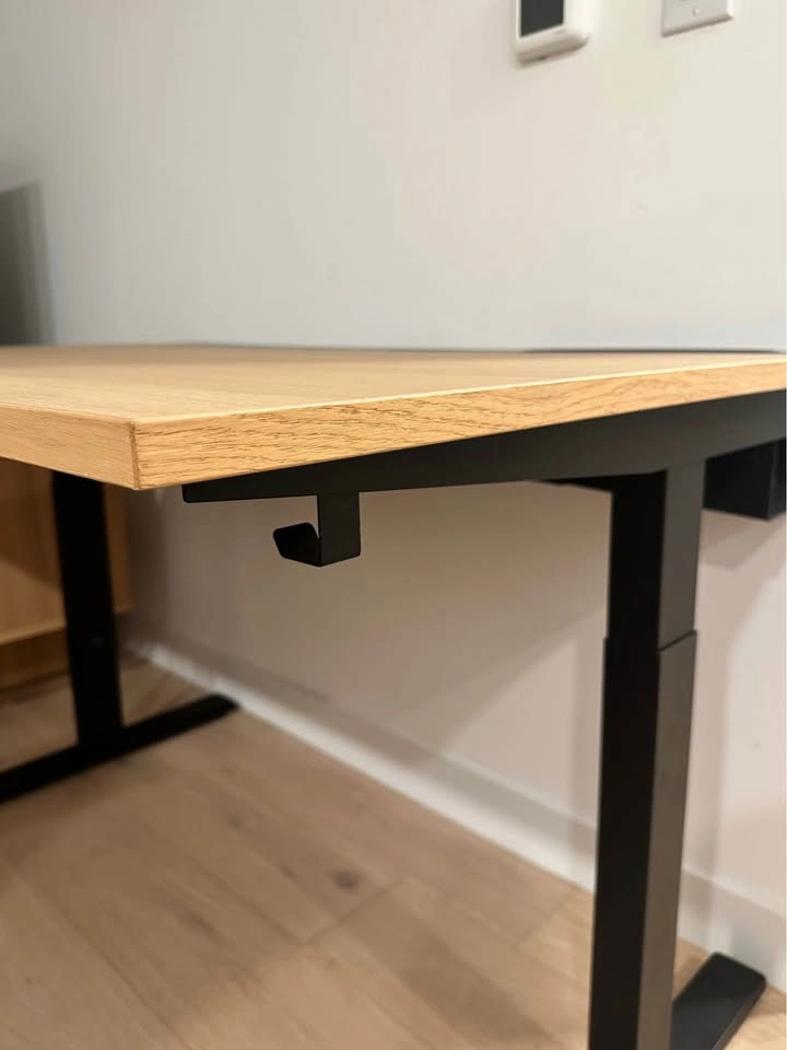 IKEA MITTZON Desk – Like New, Excellent Condition - photo 3