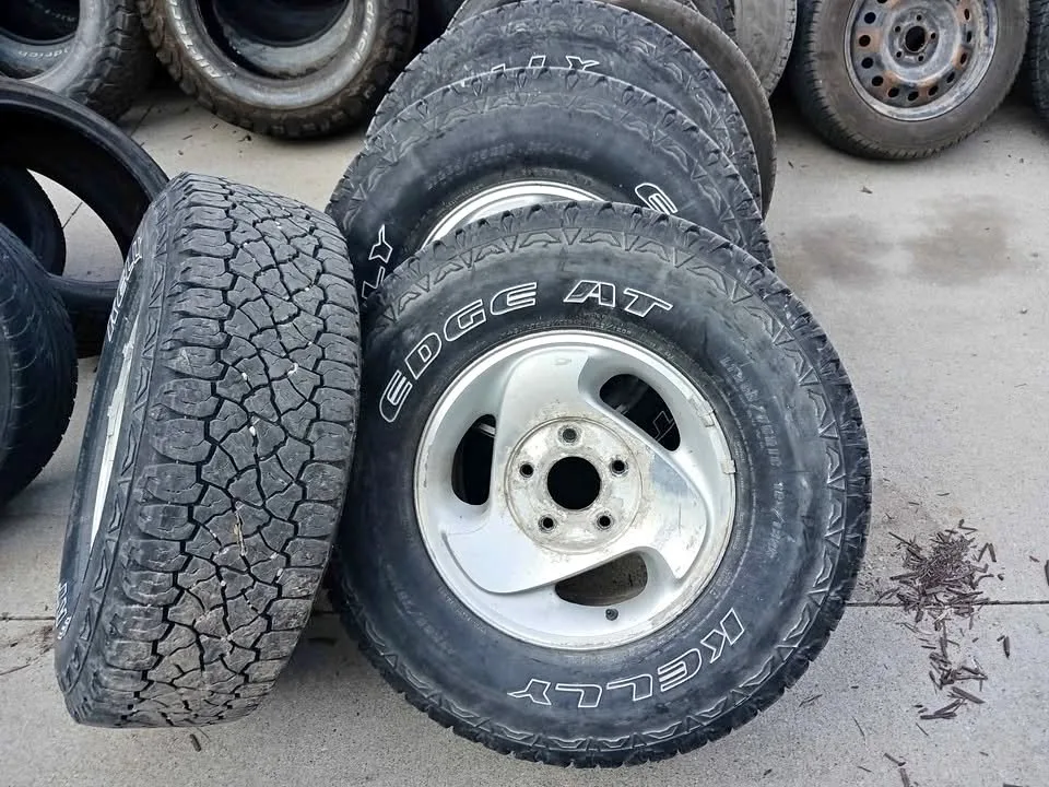 LT 265 75 r16 TIRES & DODGE RAM ALLOY RIMS thumbnail