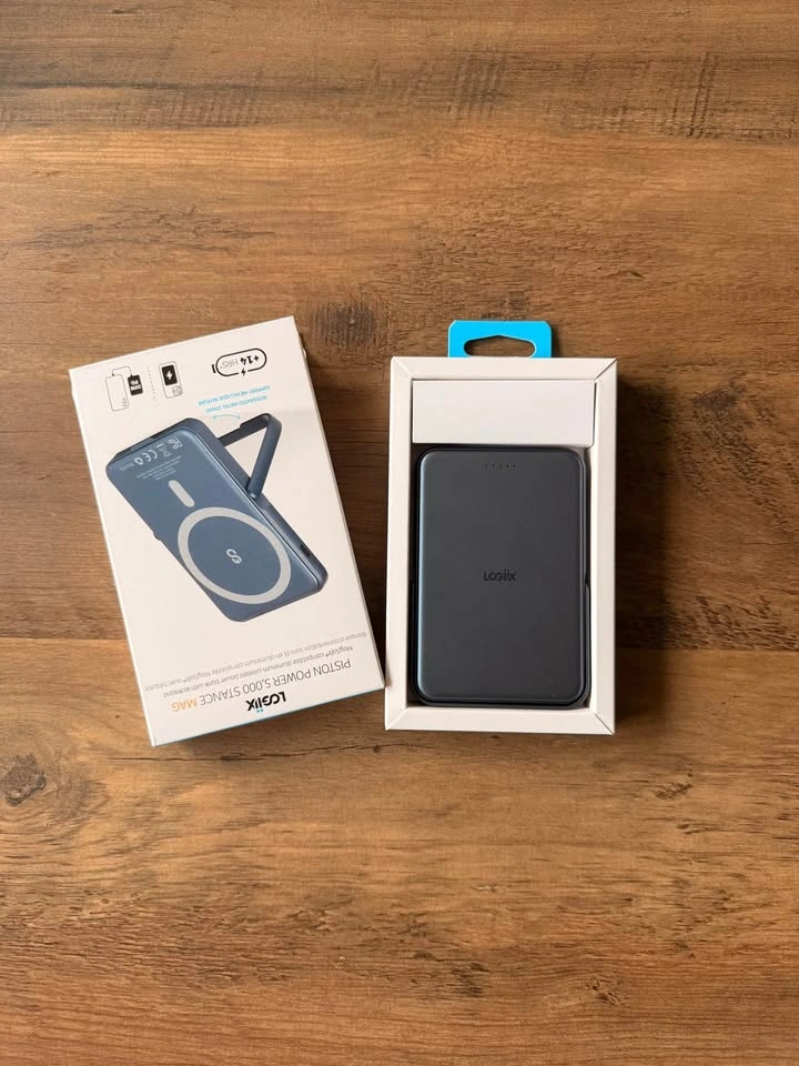 LOGIIX Piston Power 5,000 MagSafe Power Bank – Like New - photo 2