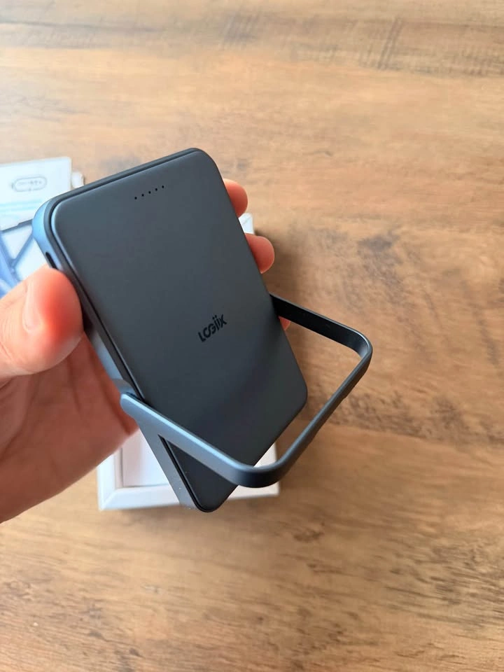 LOGIIX Piston Power 5,000 MagSafe Power Bank – Like New - photo 4