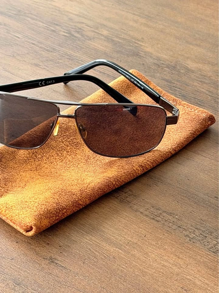 Men's Aviator-Style Sunglasses – Gunmetal Frame, Like New