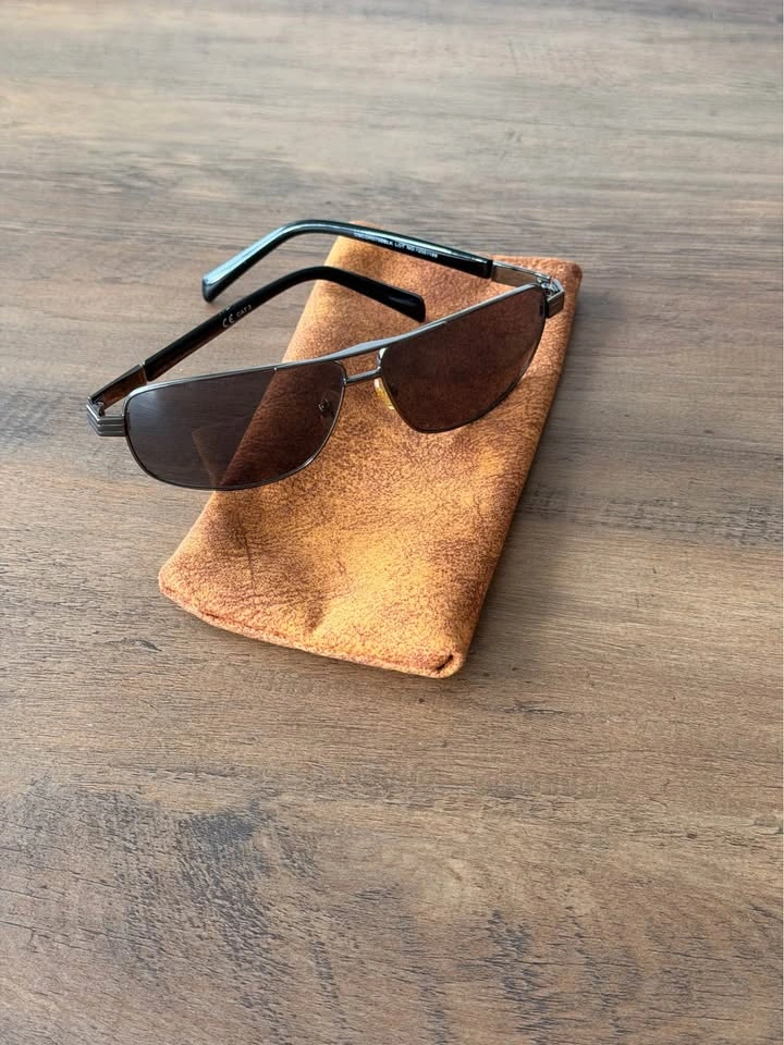 Men's Aviator-Style Sunglasses – Gunmetal Frame, Like New - photo 2