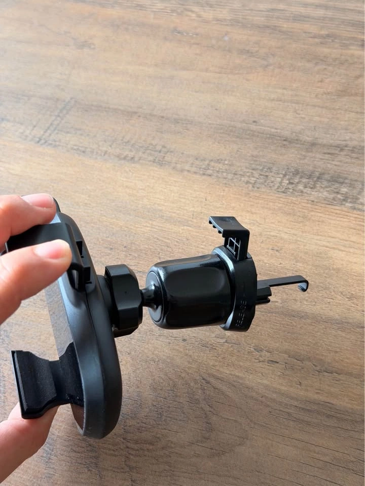 Miracase Car Vent Phone Mount – Universal, Like New - photo 4