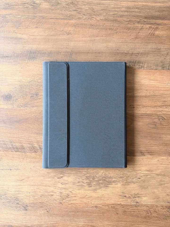 iPad Pro 11" (M4) Folio Case/Cover – Black, Like New - photo 2