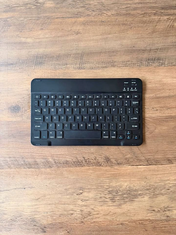 Xukinroy Ultra-Slim Bluetooth Keyboard – Black, Like New