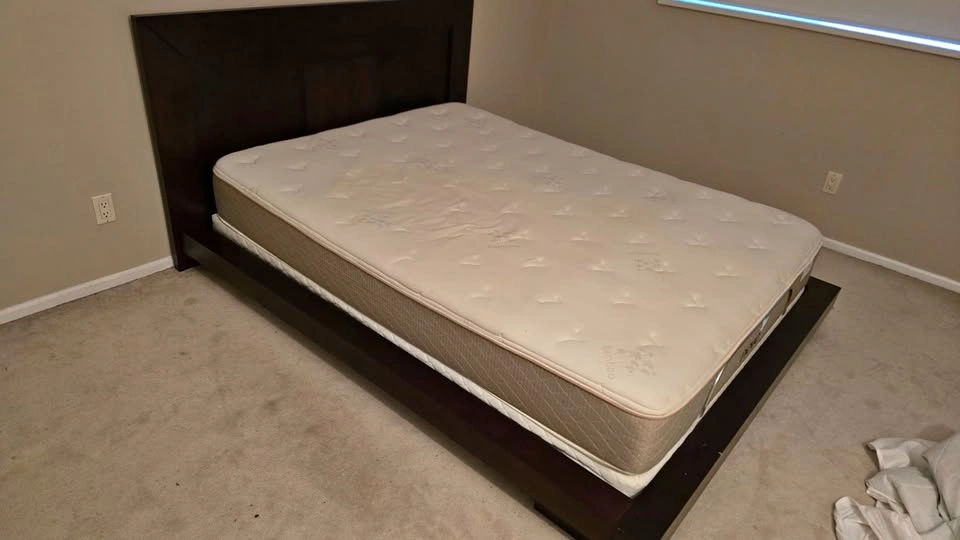 Luxury Queen Adjustable Bed Frame & Novotex Mattress