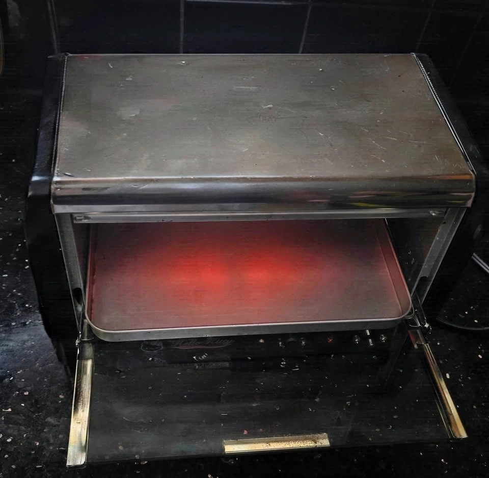 Rare Vintage 2006 Hello Kitty Toaster Oven (Princess / Sanrio) - photo 2