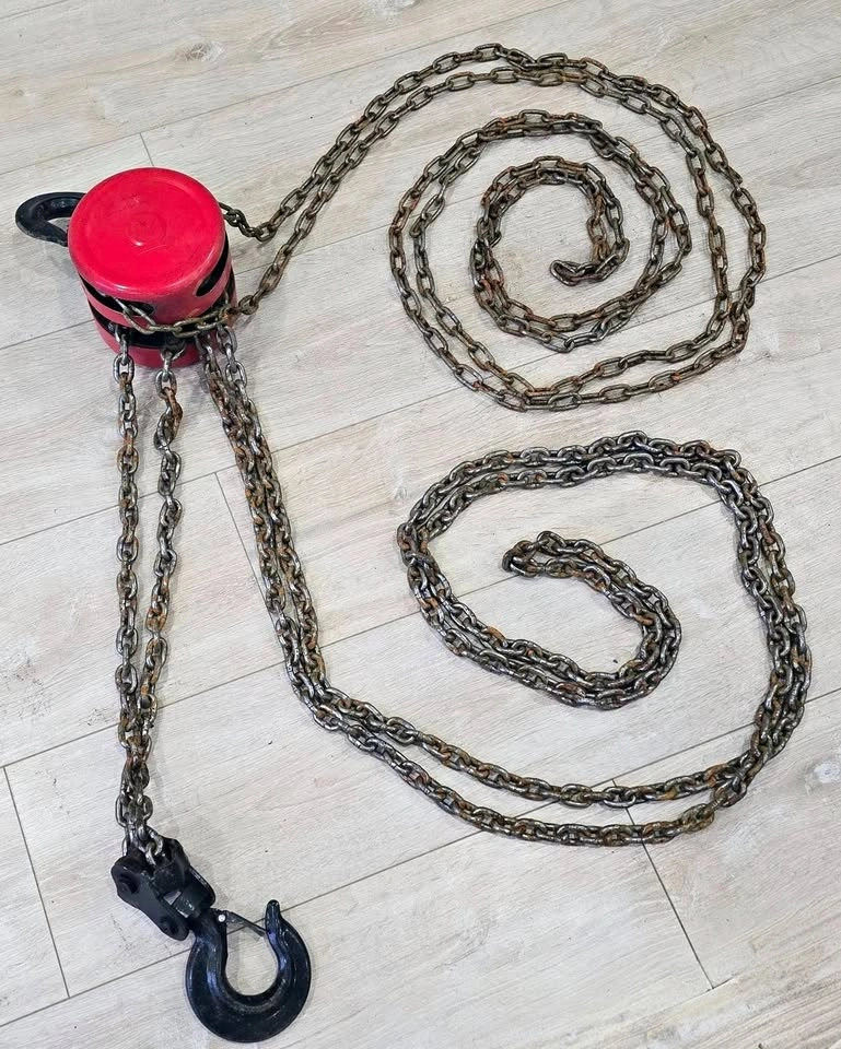 Torin Big Red 2-Ton (4,000 lbs) Chain Block Hoist + Rigging Hard