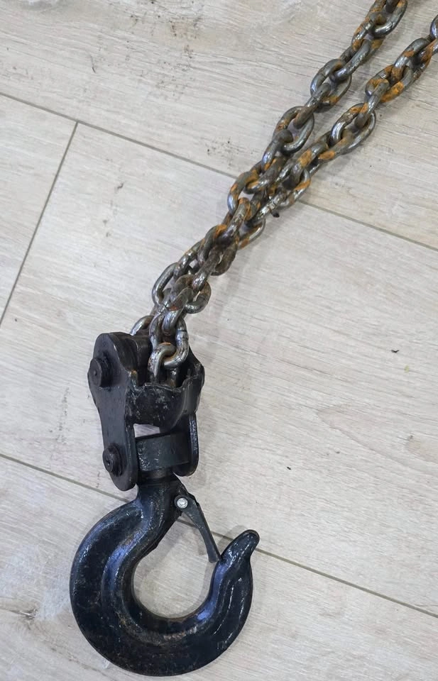Torin Big Red 2-Ton (4,000 lbs) Chain Block Hoist + Rigging Hard - photo 2