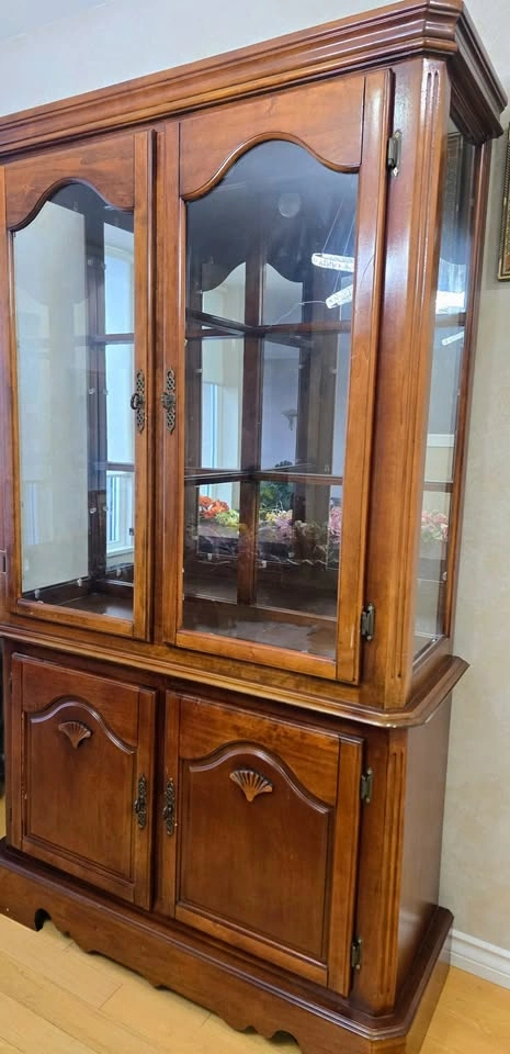 Vintage 2-Piece Solid Wood China Cabinet & Hutch - photo 3