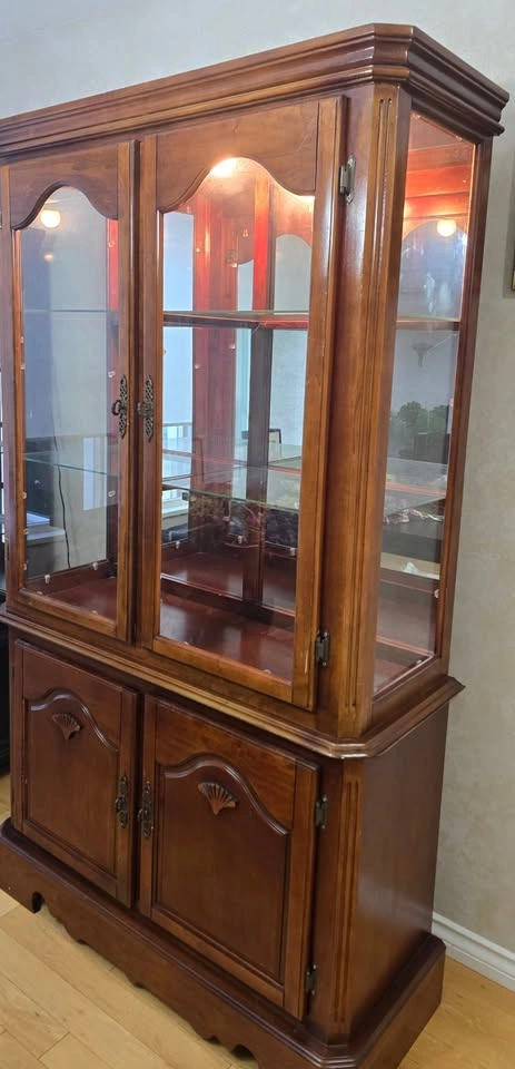 Vintage 2-Piece Solid Wood China Cabinet & Hutch - photo 4