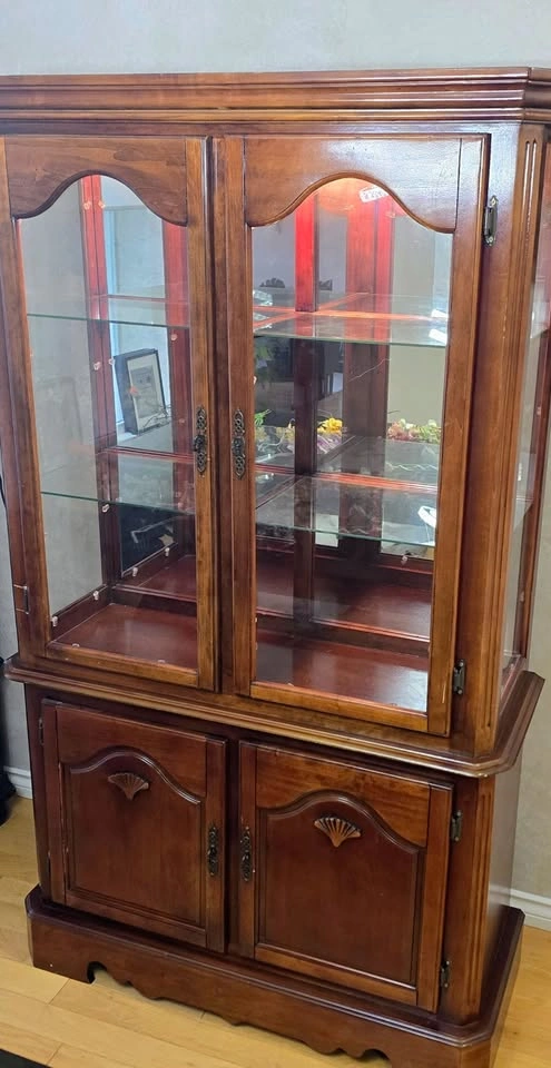 Vintage 2-Piece Solid Wood China Cabinet & Hutch - photo 5