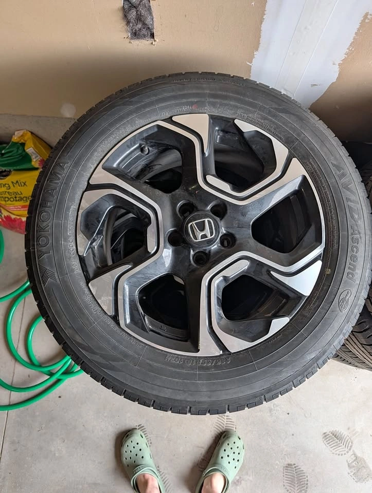 235/60/R18 Summer tires and Alloy OEM HONDA CR-V rims
