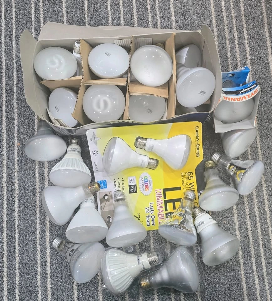 Massive Lot of 92 Light Bulbs (LEDs, Floodlights, Spotlights) - photo 2