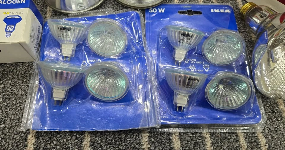 Lot of 18 Halogen Light Bulbs – Outdoor 90W Floods & 50W MR16 - photo 2