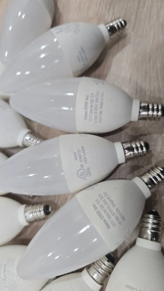 Huge Lot of 55+ Household Light Bulbs - photo 3
