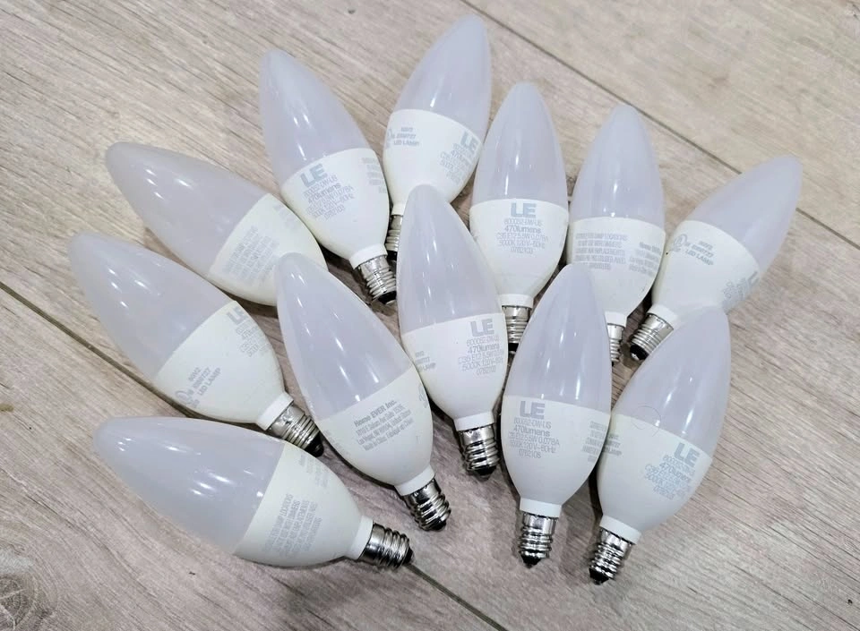 Huge Lot of 55+ Household Light Bulbs - photo 4