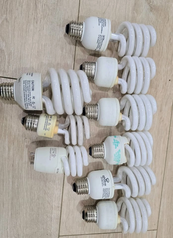 Huge Lot of 55+ Household Light Bulbs - photo 5