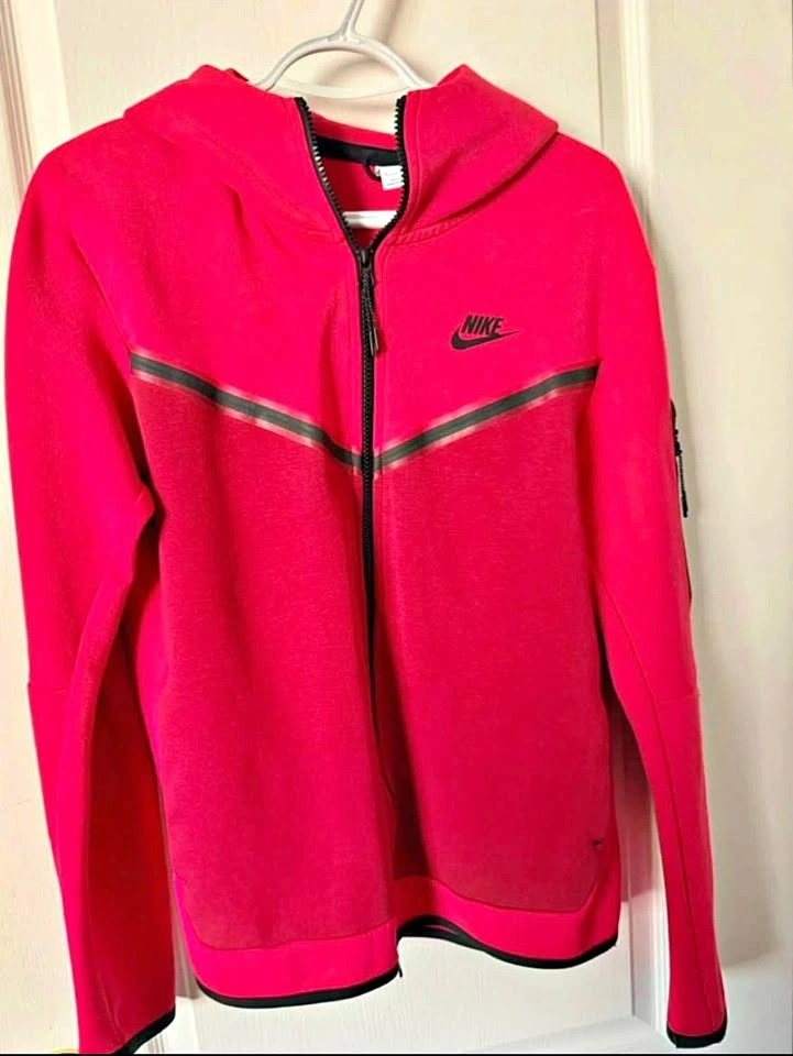 Nike tech red size small