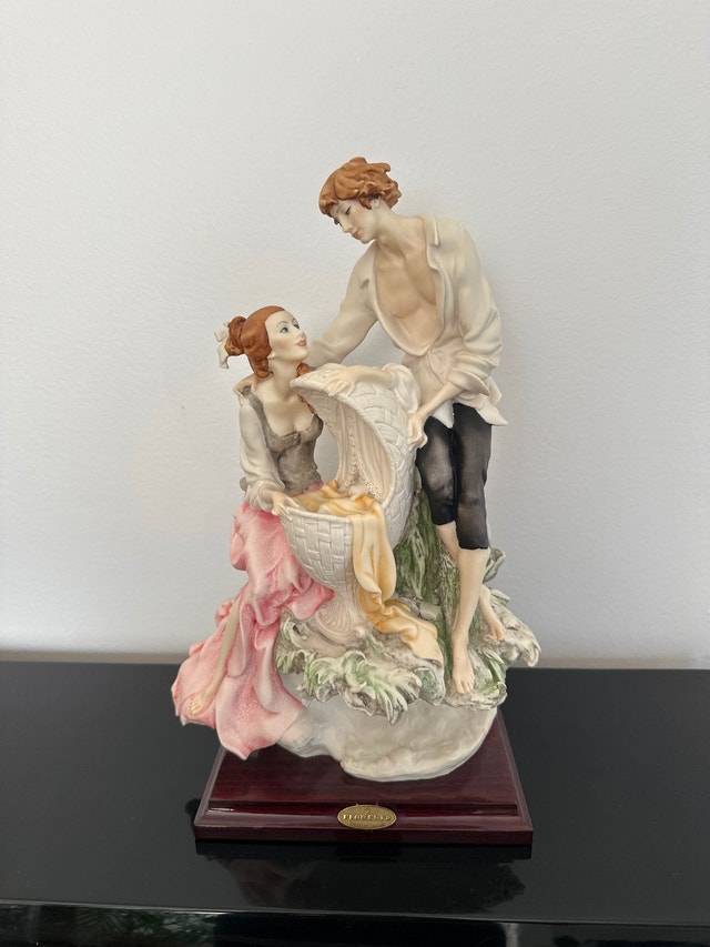 VTG Giuseppe Armani porcelain figurine "La Culla" (The Cradle)